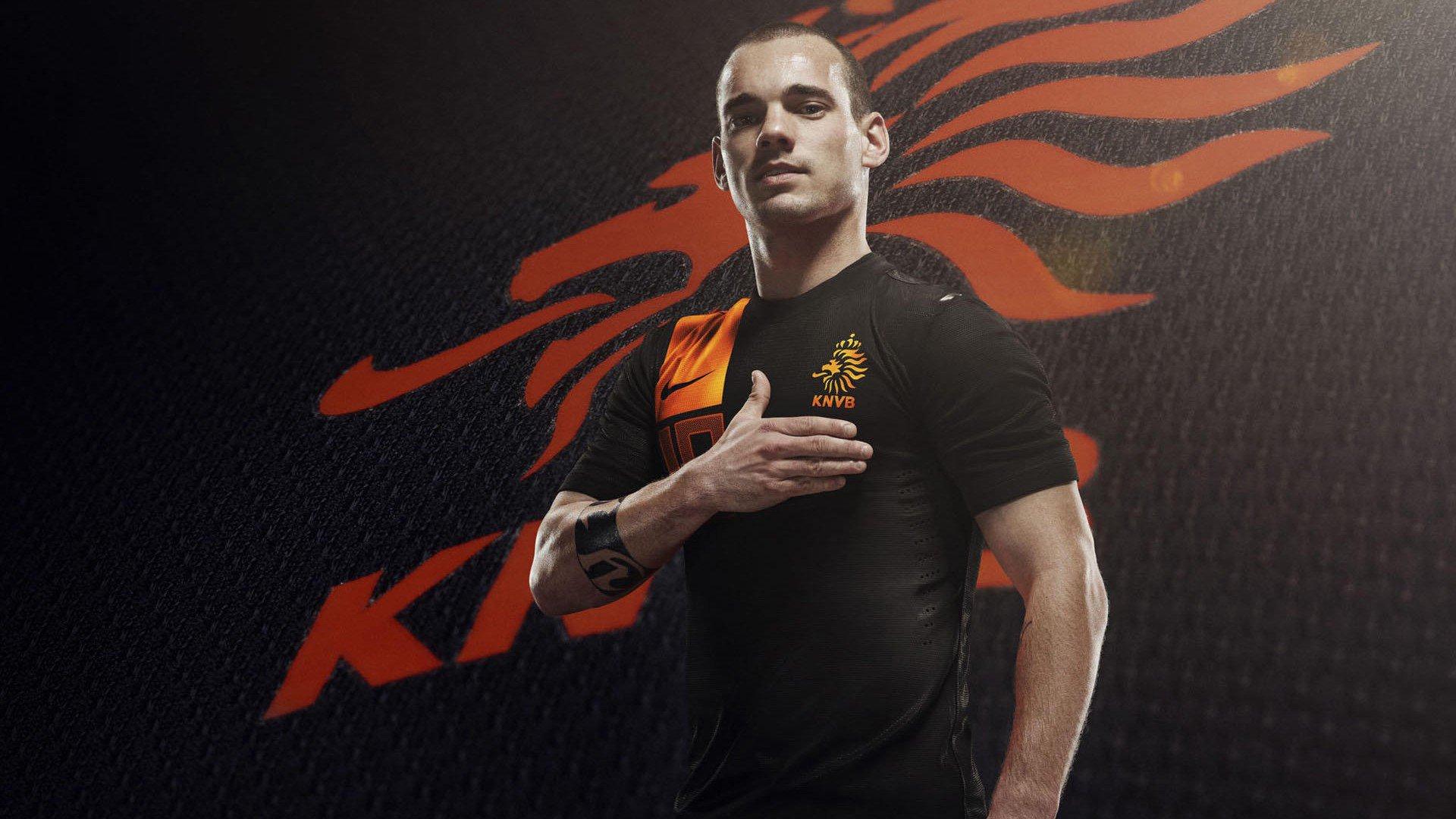 贝蒂斯核心伊斯科血染赛场缝七针 曼联悍将阿姆拉巴特或无缘关键德比 佩莱格里尼面临中场重组