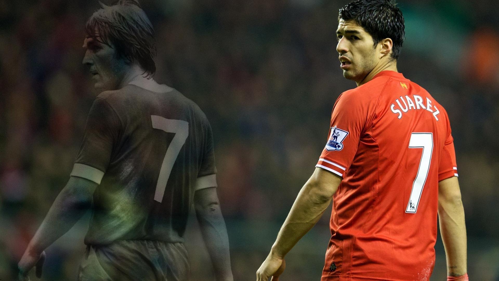 体育收藏界震撼纪录，C罗球衣拍出近513万元，梅西战袍紧随其后达451万